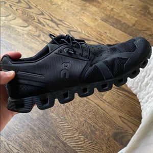 On cloud running shoe